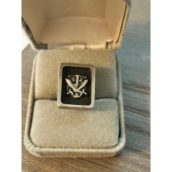 GUC Vintage Two Sword Silver Tone Cuff Link Black Background Silver Design - Picture 1 of 2